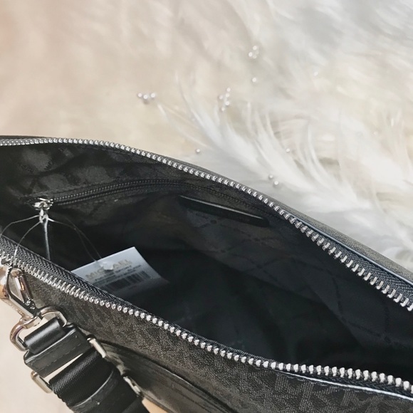 NEW MICHAEL KORS BLACK BUCKET MESSENGER FULTON - Picture 6 of 8